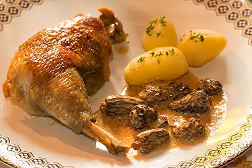 Poulet de Bresse au vin jaune du Jura et aux morilles