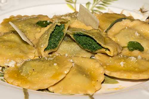 Raviolis aux orties et à la ricotta au beurre de sauge