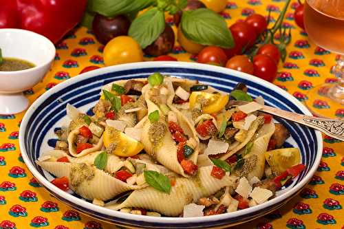 Salade de conchiglionis au pesto et petits légumes d’été