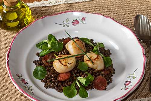 Salade tiède de lentilles aux noix de St-Jacques et chorizo