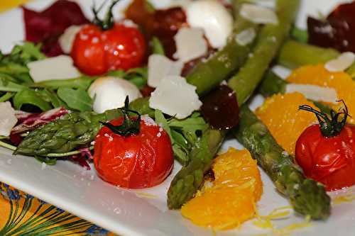 Salade Trévise aux asperges vertes et tomates confites