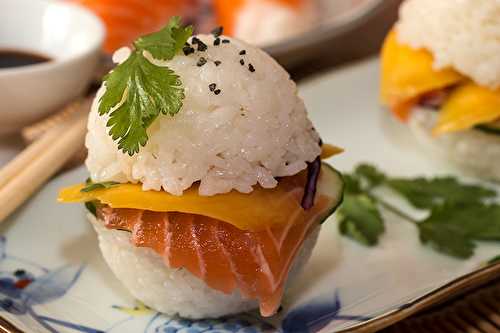 Sushi burger au saumon