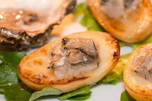 Tartare d’huîtres à la crème d’artichaut aux Truffes en nids de Princesse