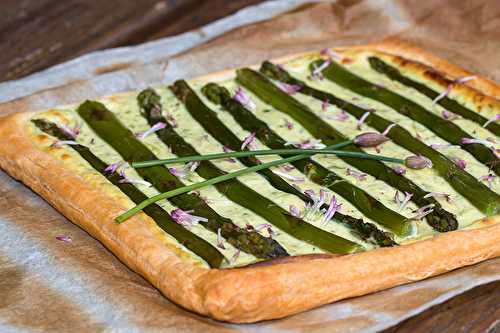 Tarte aux asperges vertes, ricotta et ail des ours