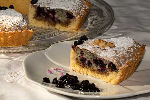 Tarte couronne biscuitée aux myrtilles et crème aux noix croquantes