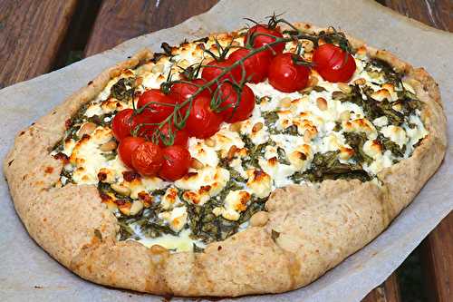 Tarte rustique à l’oseille, feta et pignons