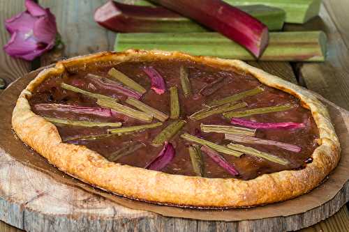 Tarte rustique à la rhubarbe et au gingembre