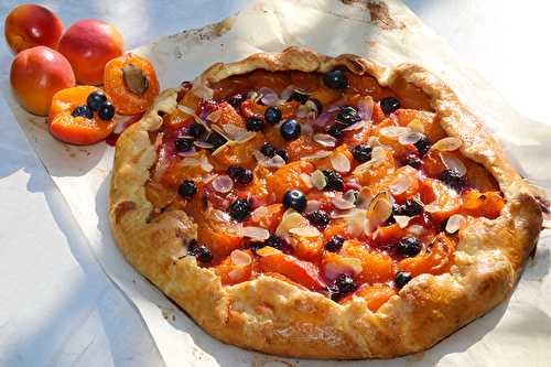 Tarte rustique abricots amandes et bleuets