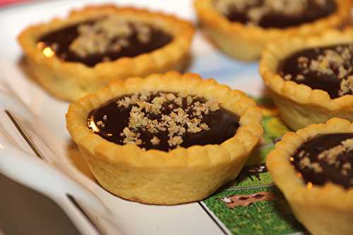 Tartelettes chocolat caramel au beurre salé et Chartreuse verte