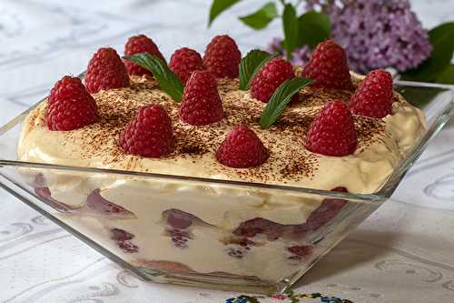 Tiramisu aux biscuits roses et aux framboises