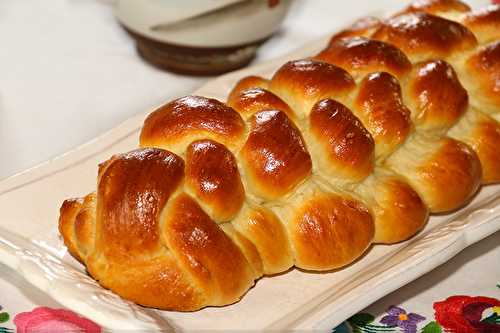 Une brioche tressées à 6 branches