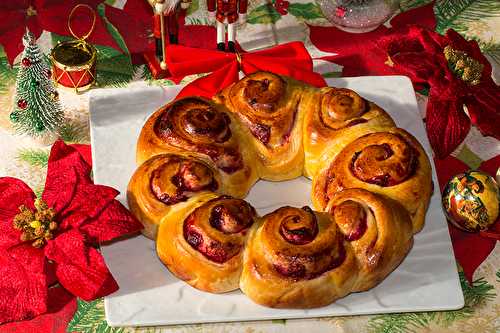 Couronne briochée de Noël aux canneberges