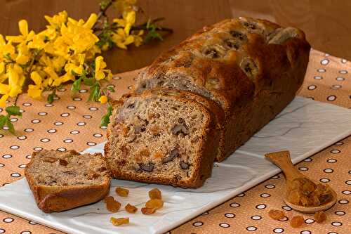 Cake aux bananes, noix et raisins secs