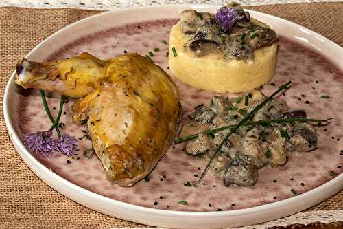 Suprême de poulet, champignons à la crème et polenta crémeuse