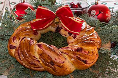 Couronne de Noël  briochée aux canneberges et sirop d’érable