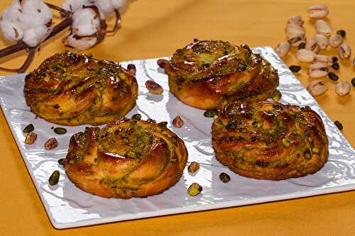 Babka safranée, crème de pistache et fleur d’oranger