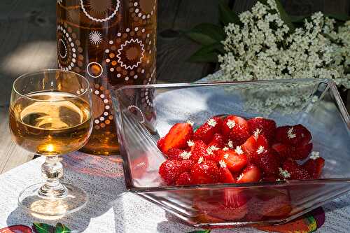 Salade de fraises au vin de sureau