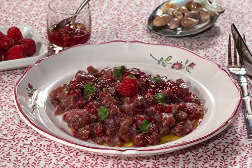 Tartare de thon, vinaigrette aux framboises