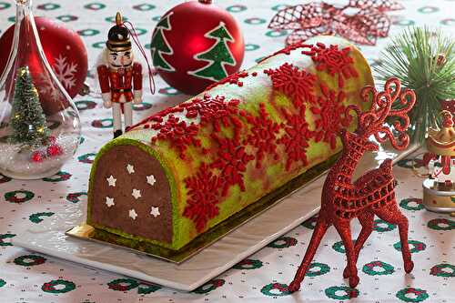 Bûche chocolat framboise aux couleurs de Noël