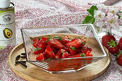 Fraises en salade comme des tomates