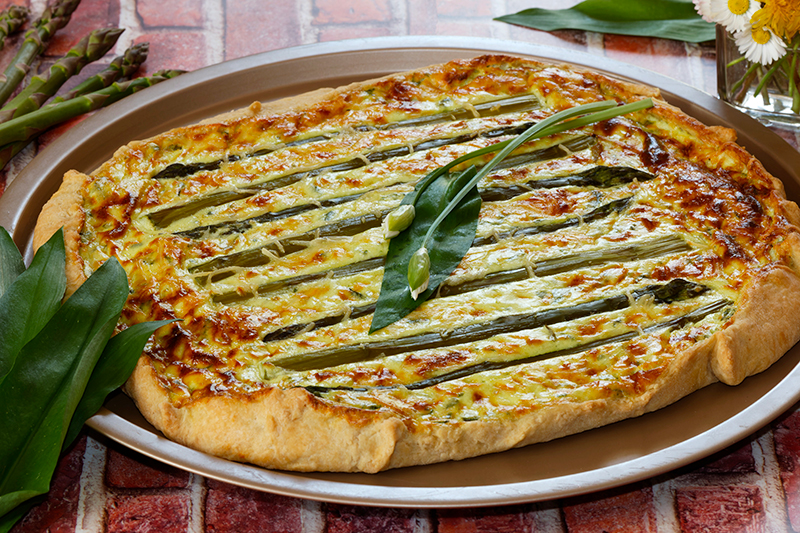 Tarte rustique, asperges, ricotta, beaufort et ail des ours