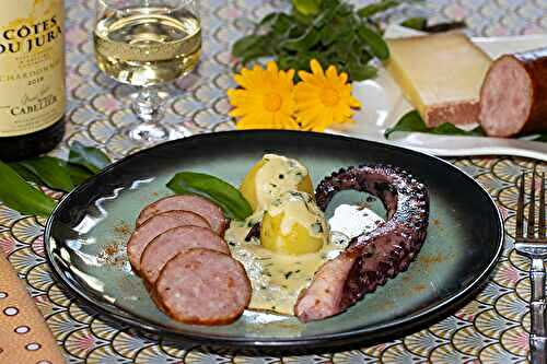 Saucisse de Morteau, poulpe cuit et crème de Comté à l’ail des ours
