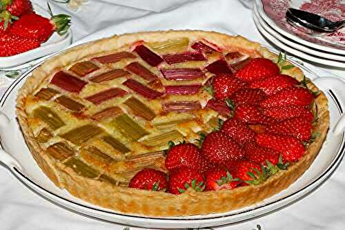 Tarte amandine rhubarbe et fraises