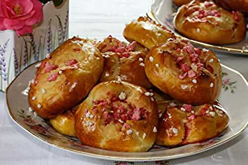 Brioches aux pralines roses
