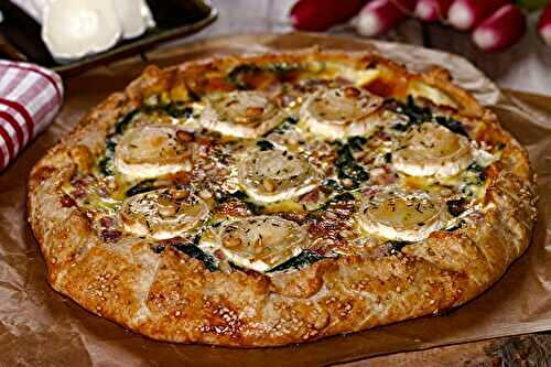 Tarte rustique aux fanes de radis et chèvre