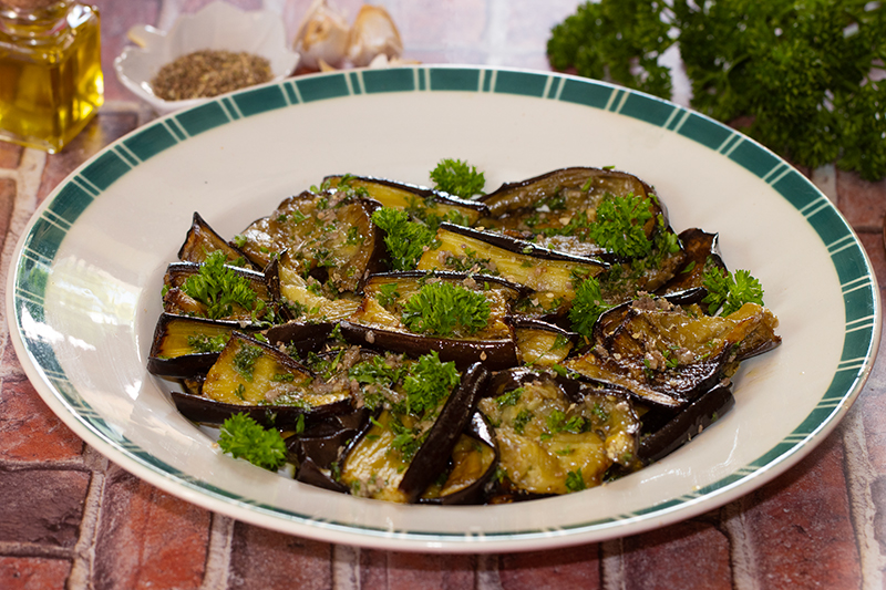 Aubergines rôties aux anchois et à l’origan