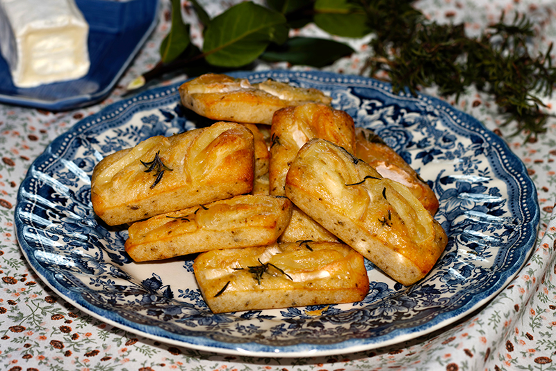 Financiers au fromage de chèvre et au thym