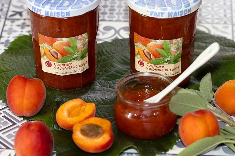 Confiture d’abricots à la sauge