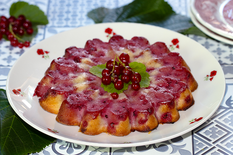 Gâteau financier comme une tatin aux groseilles