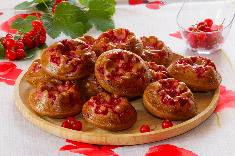 Petits gâteaux renversés aux groseilles du jardin