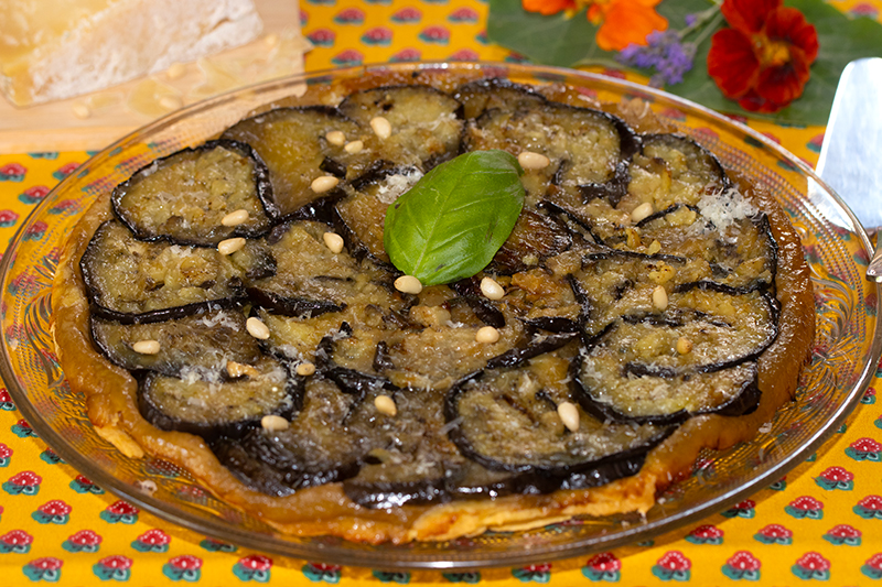 Tatin d’aubergines au parmesan et  pignons