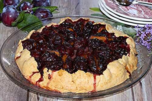 Tarte rustiques aux quetsches, à la poussière de lune