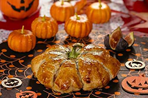 Citrouille d’Halloween feuilletée au camembert, noix et figues