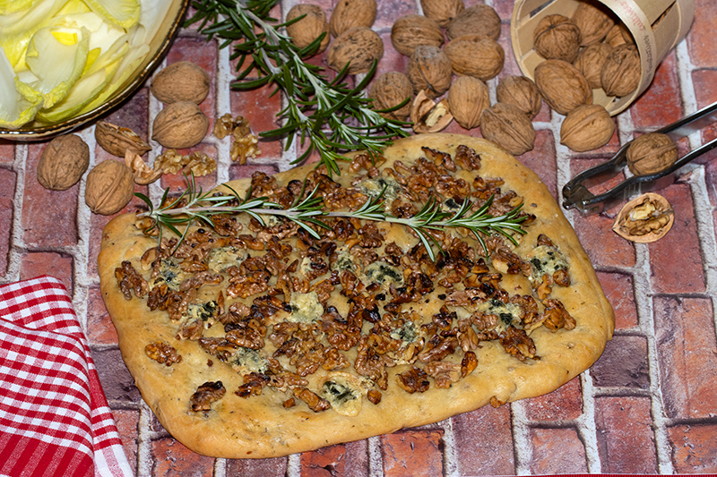 Focaccia aux noix et au bleu de Bresse