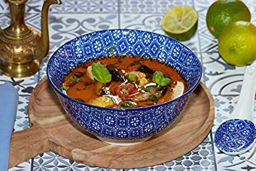 Soupe Thaï au poulet et citron vert