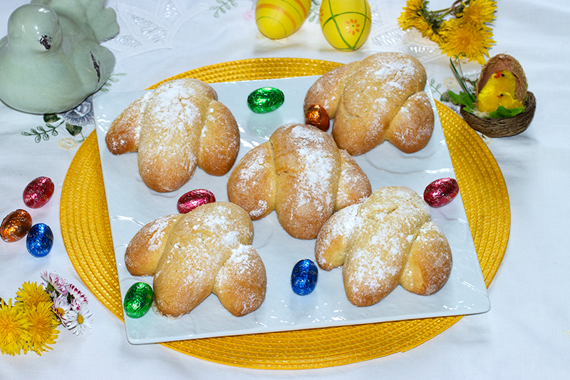 Minis colombes de Pâques briochées