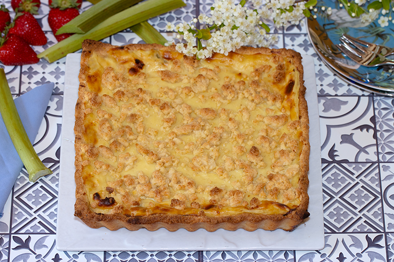 Tarte pâtissière à la rhubarbe