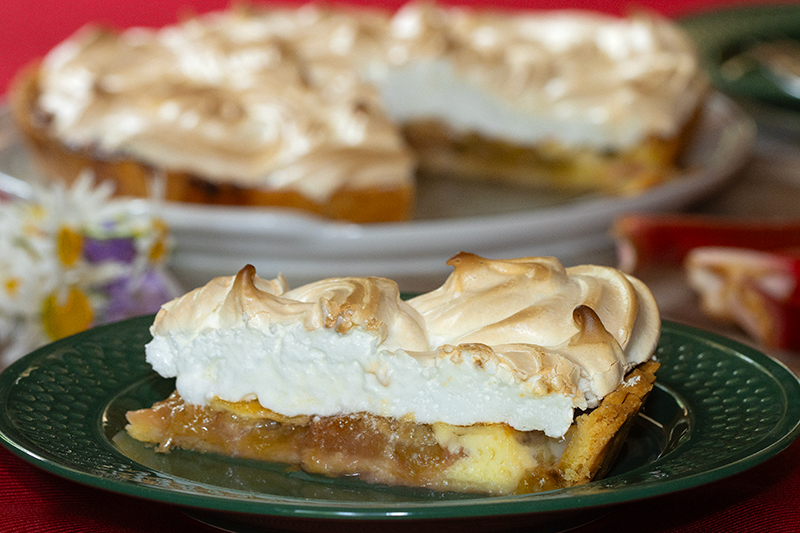 Tarte à la rhubarbe meringuée