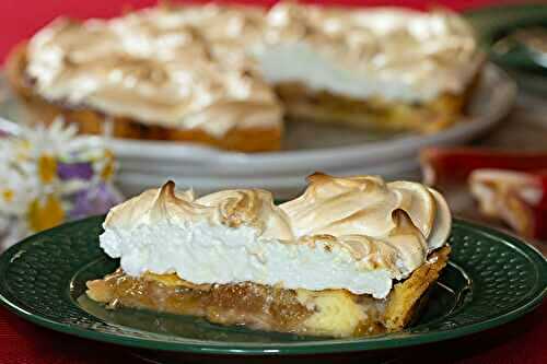 Tarte à la rhubarbe meringuée