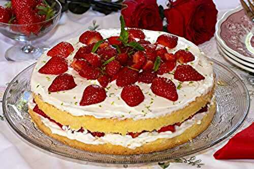Génoise moelleuse, crème citron vert, fraises et framboises