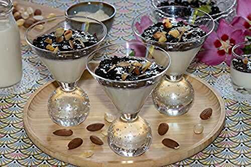 Panna cotta au lait d’amande, compotée de cassis, fève de tonka
