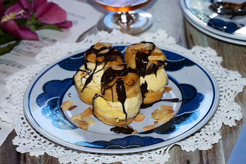 Profiteroles glacées à la vanille