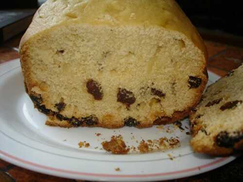 Cake aux pommes, cannelle et raisins secs