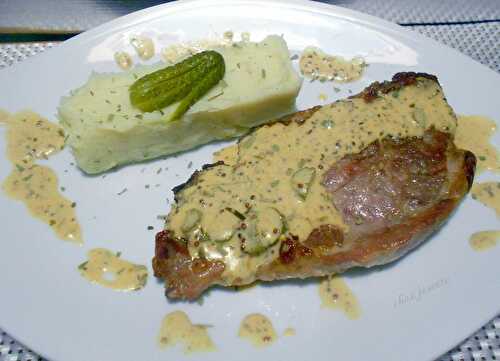 Côte de porc, sauce moutarde et cornichons - la cuisine de josette
