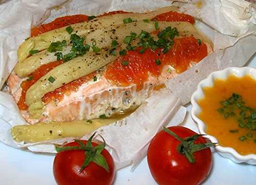 Papillote de saumon aux pamplemousses roses et aux asperges - la cuisine de josette