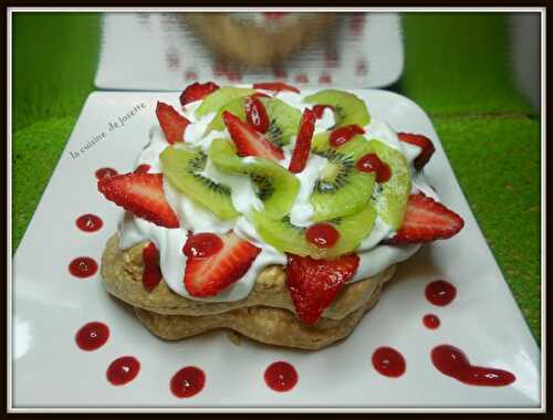 Pavlova fraises / kiwis - la cuisine de josette